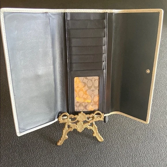 Coach Black and Cream Wallet - Picture 4 of 8